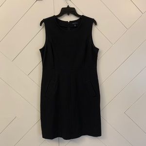 Black sleeveless dress